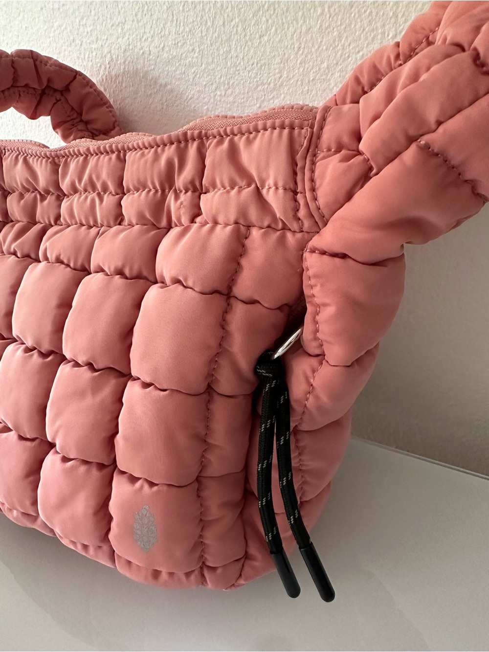 Free People Movement Carryall pink quilted bag. New, without tag. - Picture 3 of 15